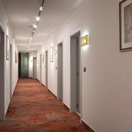Kristal Hotel 2*