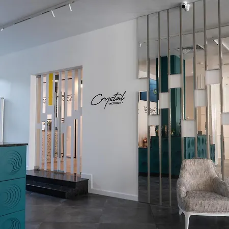 Хотел Crystal 2*