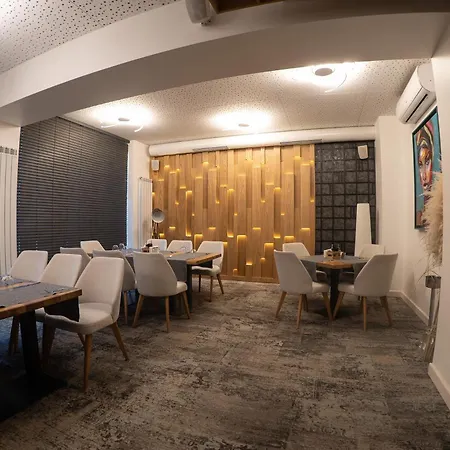 Kristal Hotel